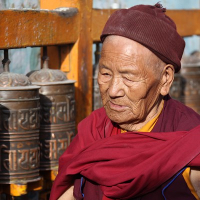 Rondreis Nepal Monnik bij Boudhnath