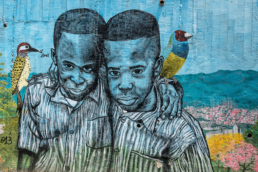 main_Medellin_-_Comuna_13_grafitti__2_.jpg