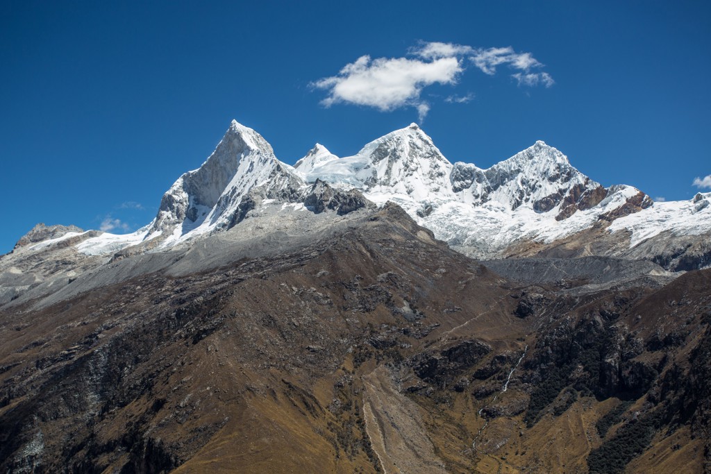 Laagunas de Llaganuco Huandoy mountain