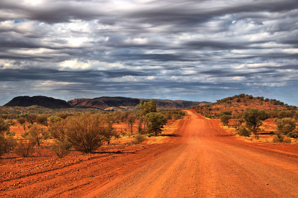 main_shutterstock_38150164_onderweg_naar_Alice_Springs.jpg