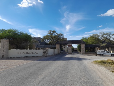 Okaukuejo entree