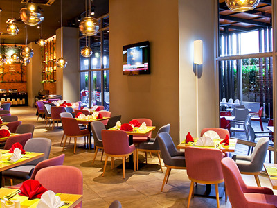 The Straits hotel & suites restaurants