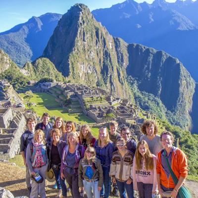 Familiereis Peru groepsfoto Machu Picchu