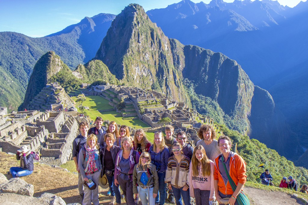 Familiereis Peru groepsfoto Machu Picchu