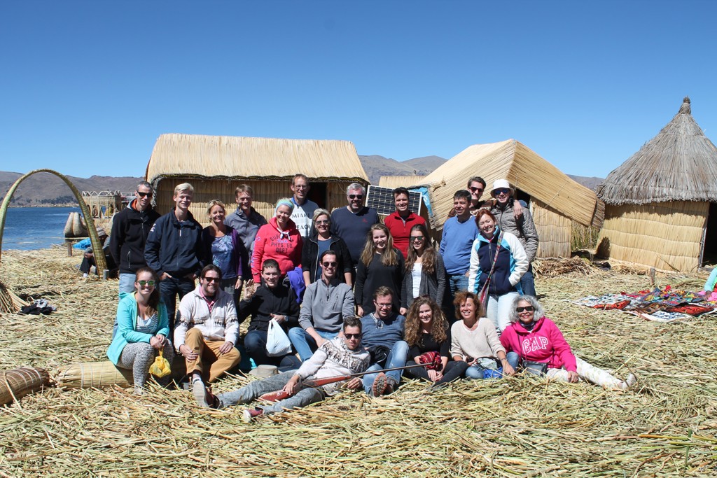 Rondreis Peru groepsfoto Titicaca