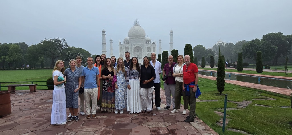 groepsfoto taj mahal.jpg