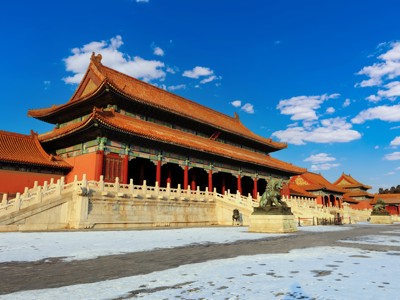 Verboden Stad in Beijing met traditioneel paleis en leeuwenbeelden, Route Zijderoute.