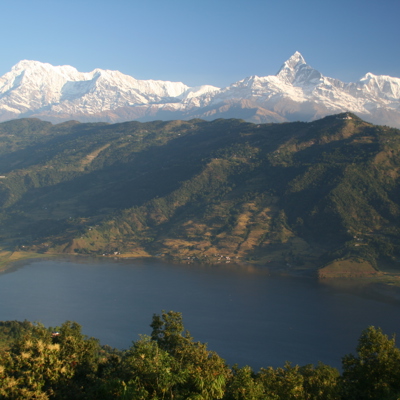 Rondreis Nepal Pokhara uitzicht vanaf Peace Pagoda