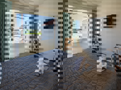 Beachfront Hotel Hokitika - Driftwood room