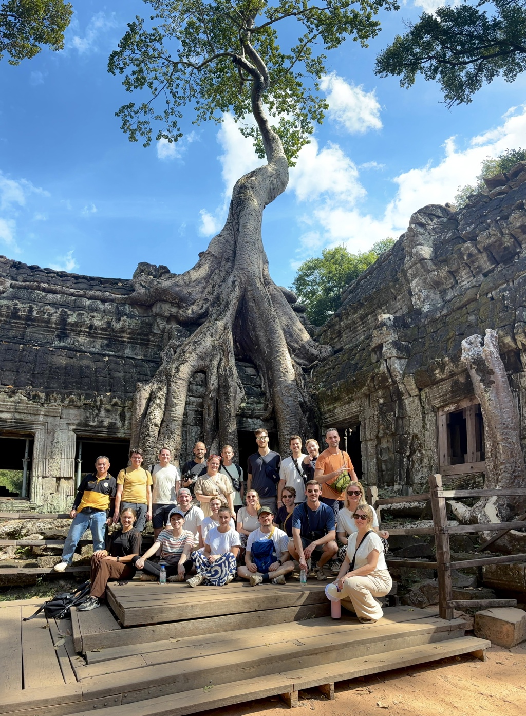 Angkor Wat Groepsfoto.jpg